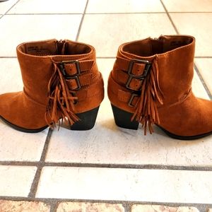 Vegan "suede" booties size 6. Worn one time.